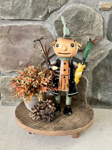 SCARCROW W/ HIS RAKE & CORN
